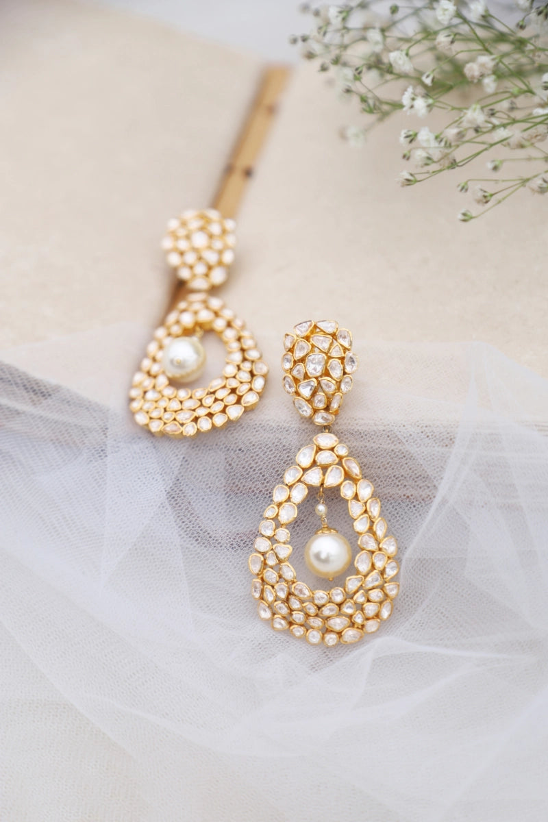 Elegant Inaya Earrings: A Timeless Touch of Glamour